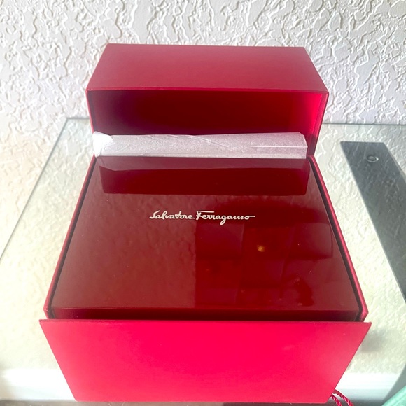 FERRAGAMO
Gancino Yellow Gold Bracelet Watch- Brand New W/tags - Picture 3 of 5